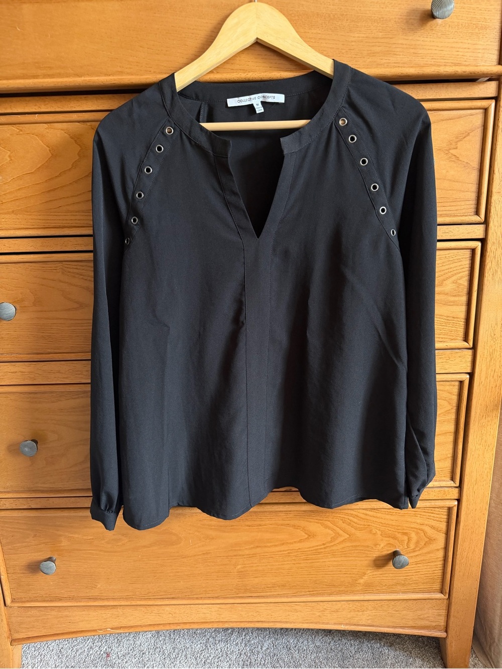 Collective Concepts Top‎ Womens Size Medium Black Grommets Cold Shoulder Peasant